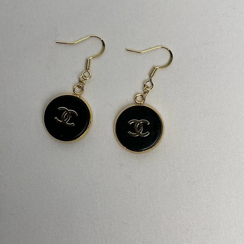 Chanel Black and Gold CC Earrings - Picture 3 of 8